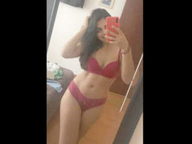 Indian beauty indulges in solo play videos
