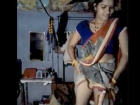 Indian sister flaunts her loose saree in rural setting