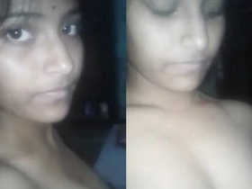 Village belle of Desi origin shoots nude selfies out of horniness