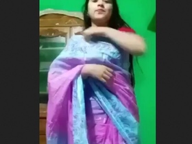 A beautiful Bengali girl removes her sari and flaunts her curves