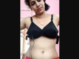 Busty Malayali bhabhi flaunts her assets in a single video collection