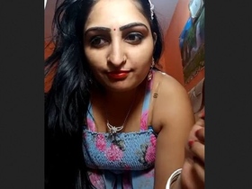 Desi beauty reveals her assets and indulges in self-pleasure