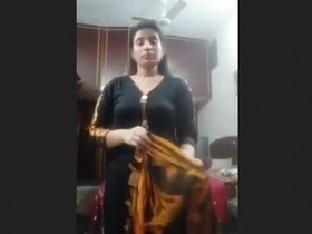 Busty wife in full display: Nude and showing off