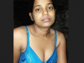 Desi bhabi gets fucked in village