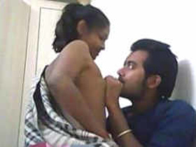 Indian college couple seize opportunity to have sex as she rides him