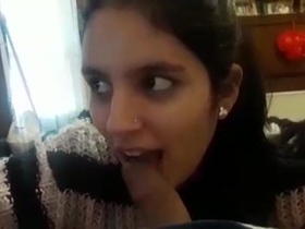 Tamil babe gives a blowjob in HD