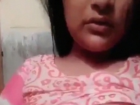 Busty Indian bhabhi Savita flaunts her nude body in a solo video