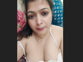 Watch Meena Bhabhi in a live performance that will leave you breathless