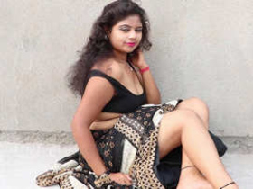 Indian village beauty poses in seductive saree for photoshoot