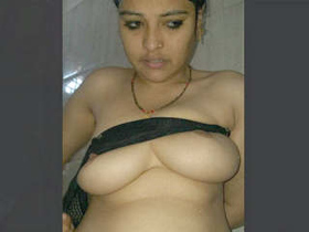 More intimate small clips of a stunning Indian bhabi