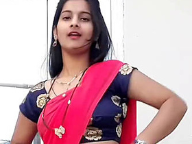 Shivani Thakur's navel showcased in a hot milk video