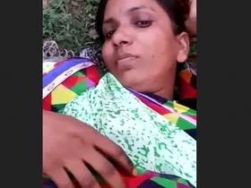 Mature bhabhi enjoys outdoor sex in public