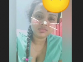 Indian teen flaunts her body for lovers