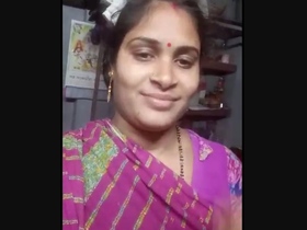 Cute bhabi flaunts her beauty in a sari and goes nude in a hot video