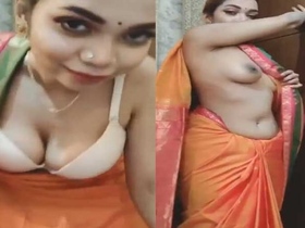 Bhabi in a saree seduces with a seductive striptease