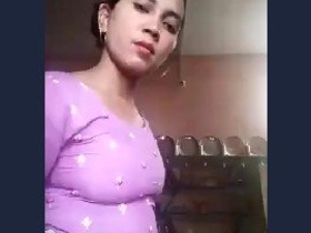 Desi Bhabi gets carried away by her sexual desires