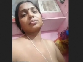 Horny desi bhabhi uses fingers for pleasure in solo video