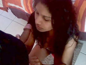 Bhabhi gives an amazing blowjob and gets satisfied