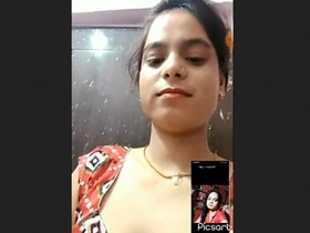 Busty Indian girl shows off her assets in a sizzling video