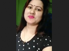 Watch Bengali beauty Nahar Bhabi in action