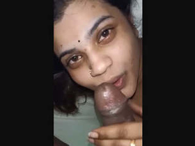 Bhabhi's seductive oral skills: Video captures a deepthroat surprise
